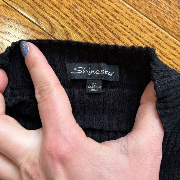 Cropped striped turtleneck - Picture 2 of 2